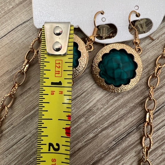 Emerald Green Gold Tone Statement Necklace & Earring Set NWT Costume Bib - Picture 10 of 10